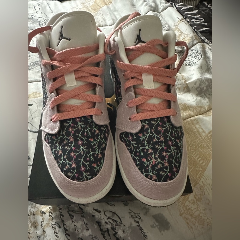 Air Jordan Low